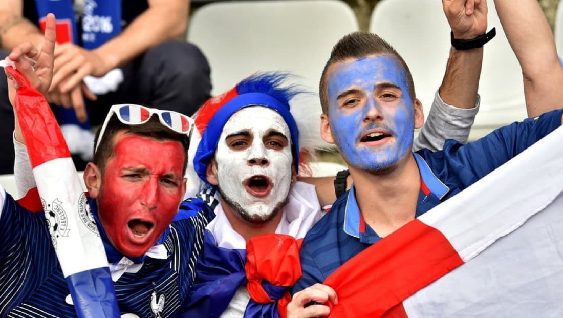 Groupe supporters France maquillés — Avant Match