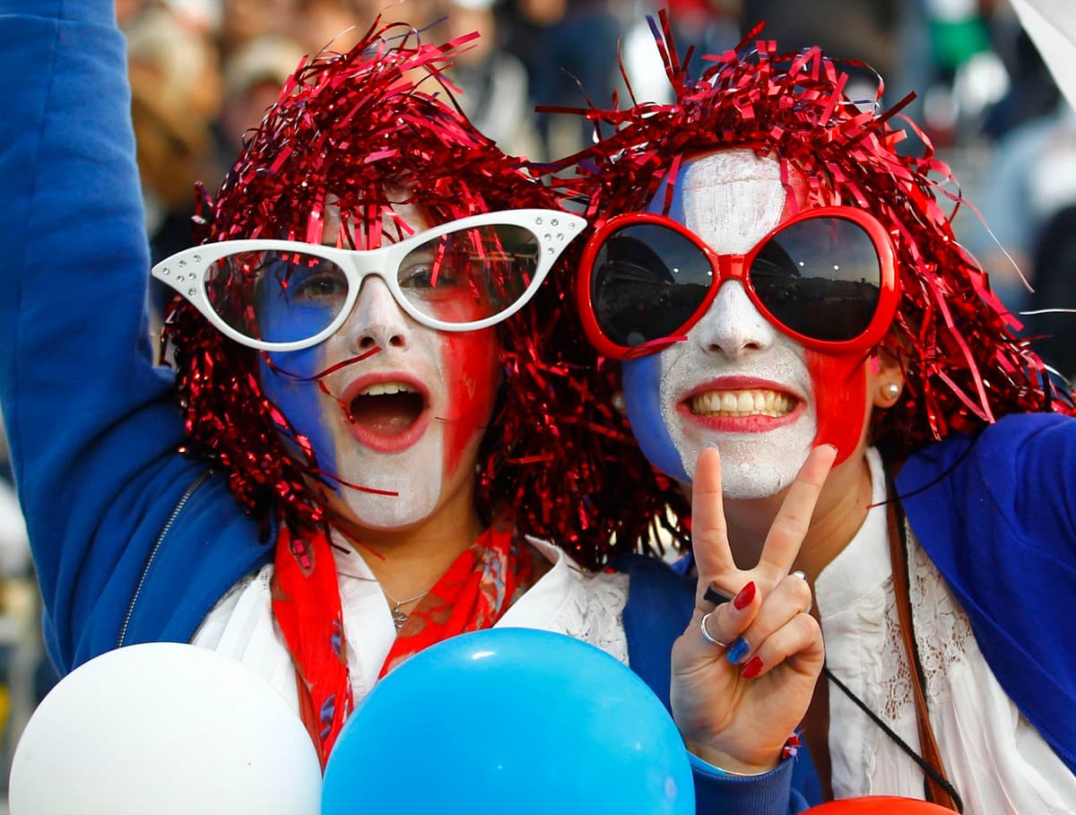 Groupe supporters France avec drapeaux — Avant Match