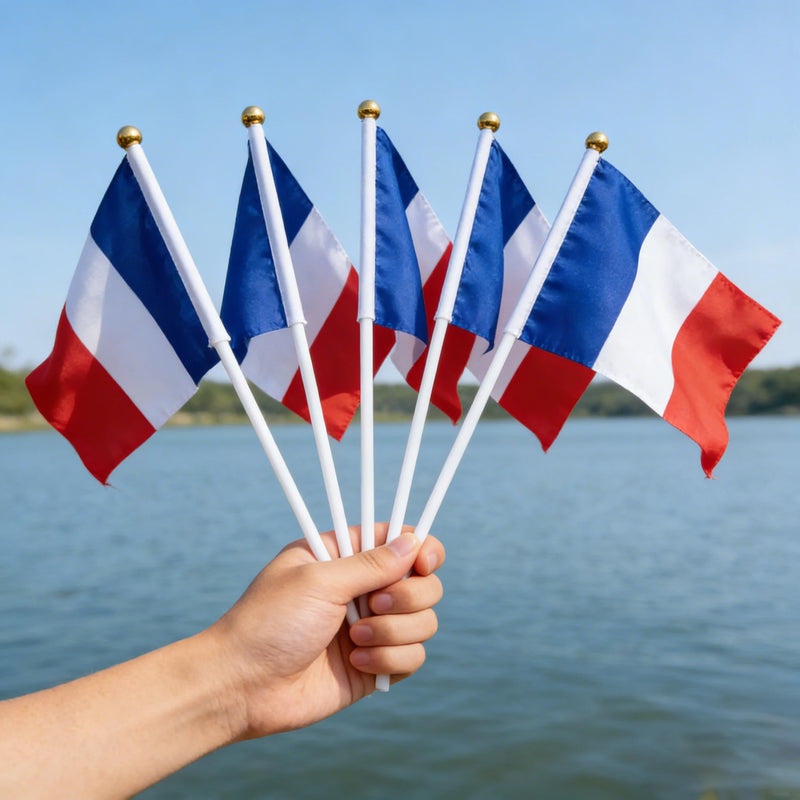 Mini Drapeau France à Main — accessoire supporter équipe de France