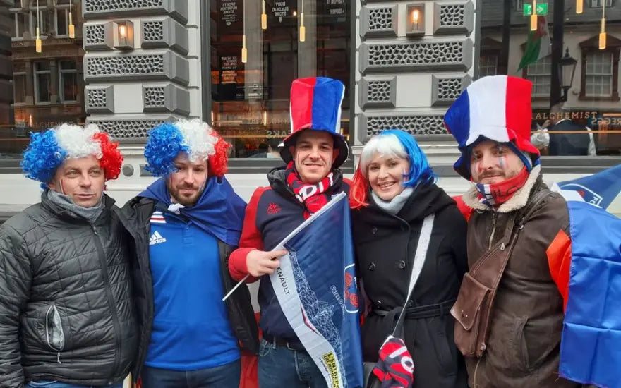 Supporters France en tribune avec accessoires Avant Match