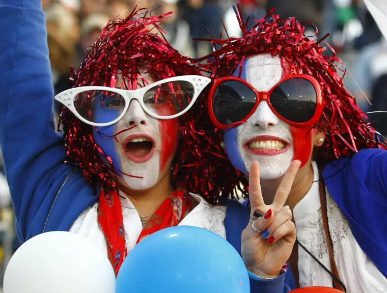Groupe supporters France avec drapeaux